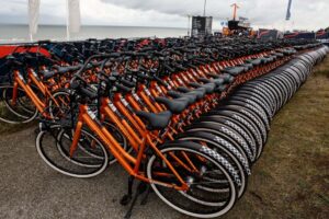 How the Dutch Made an F1 Race All About Bicycles